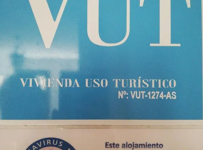 La Muralla De * Llanes